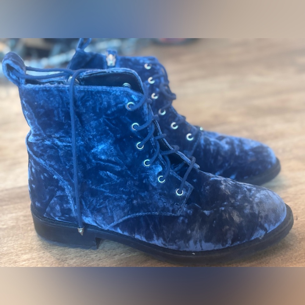 REBECCA MINKOFF Women's Moon Crushed Velvet Gerry Boots, Blue, 8